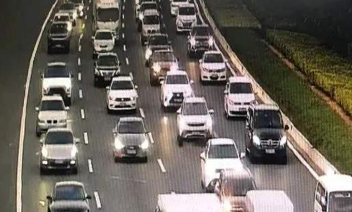 北京今迎返程最高峰 五大火车站超50万旅客返京