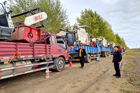 洪河农场为秋粮颗粒归仓提档加速提供保障