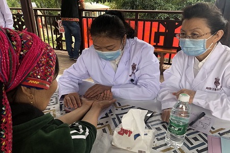 海南琼中什寒民宿点开展大型义诊活动  70多名什寒村民接受现场诊治