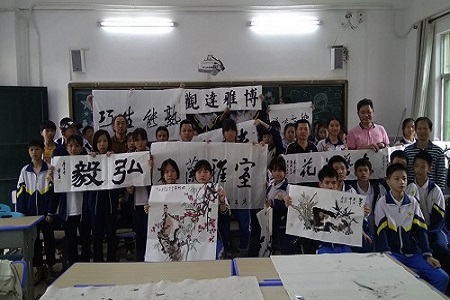 民进海口市琼山区委 “墨彩海之南 助力自贸港书画系列活动走进琼山区龙塘中学