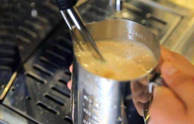 奶茶量不足？茶颜悦色：将在广告说明上做更明确提醒