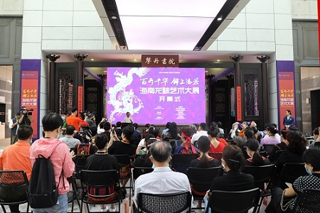 海南龙被艺术大展正式开幕  41件龙被珍品尽显黎锦风采