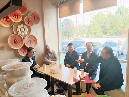 江苏省残联副理事长杜晓镇调研童年坊残疾人就业工作