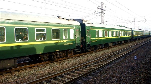 “绿皮车”不应为吸烟者开“绿色通道”