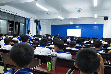 “人工智能、探寻未来世界”和“环境保护新能源”科普讲座走进海南屯昌学校