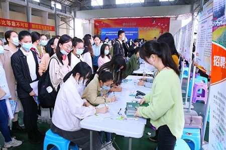 “海南省高校就业创业讲堂”在海南师范大学揭牌