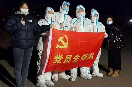 沈阳二四二医院200名医护人员不畏严寒为居民核酸采样