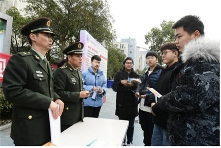 江苏太仓：征兵宣传进校园