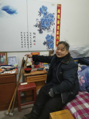 天寒不过人心暖，助人为乐好榜样！