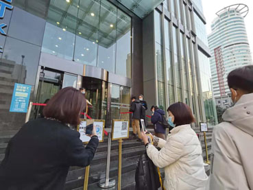 武汉市民平静应对新疫情