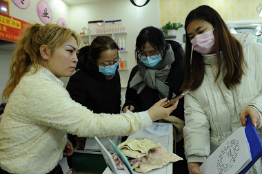 亮身份、做表率，黑龙江建三江党员干部重心下沉防控一线