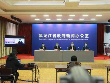 截至27日24时：黑龙江省现有确诊病例496例，无症状感染者526例