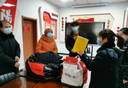 齐齐哈尔建华区检察院疫情防控献爱心送温暖
