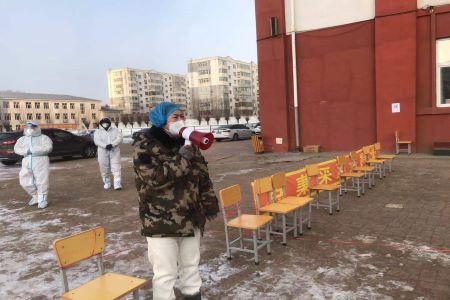 齐齐哈尔市富拉尔基区一家齐上阵抗疫同努力
