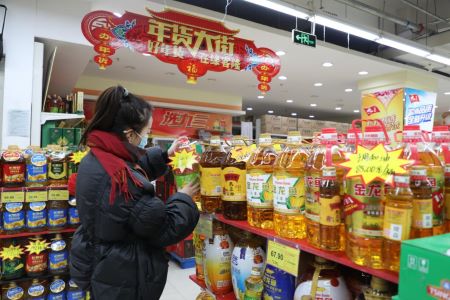 黑龙江孙吴县：节日市场货丰物足价格稳