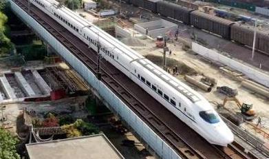 国内首条下穿运营高铁大直径盾构隧道左线贯通