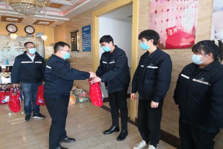 “暖心礼包”  让富裕县益海嘉里就地过年  员工有家的感觉