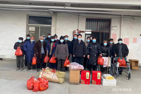 灾区看五保 情暖敬老院