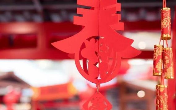 “就地过年”不冷清 新消费模式留住浓浓年味