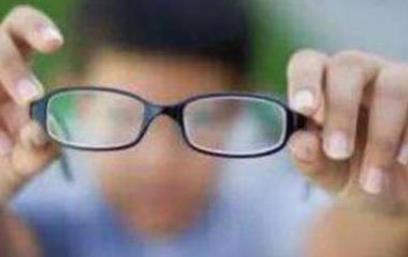 调查指中小学生近视患病率近六成 这四点是主要诱因