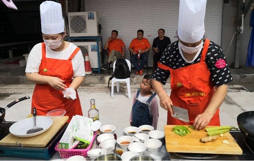 湖北阳新：迎三八“女神节” 比厨艺争当美厨娘