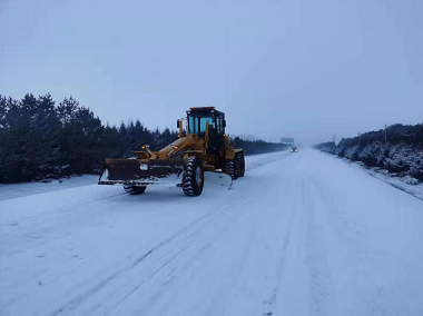 人勤春早 黑龙江建三江优化交通保春耕