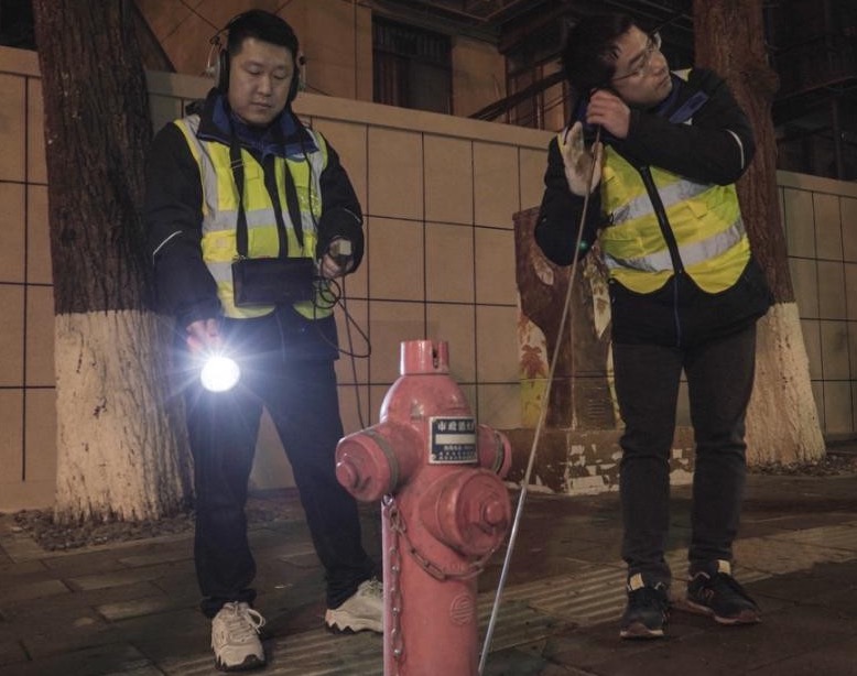 夜深人静时，他们用耳朵给武汉这座城市管网“号脉”