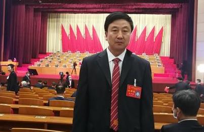 哈尔滨市人大代表吴文舟：中小学生不应该带手机进入课堂