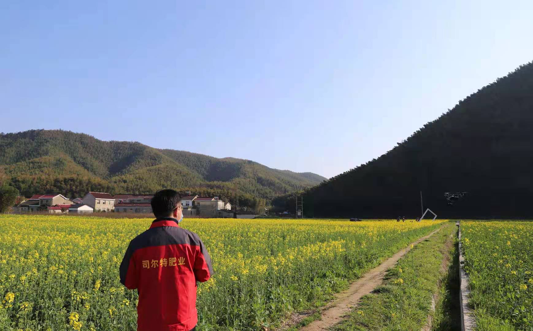 司尔特：迎战春耕显担当 沃野为农情意长