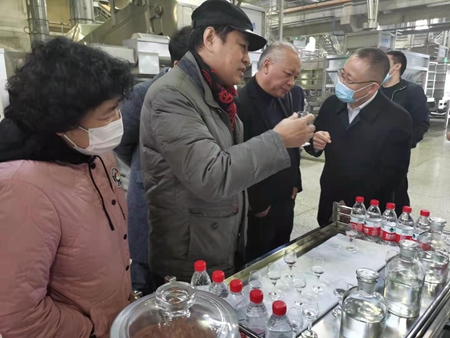 中国酒类流通协会调研走访哈尔滨市双城白酒产区