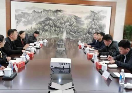 齐齐哈尔市碾子山区区长带队赴劲酒集团洽谈项目