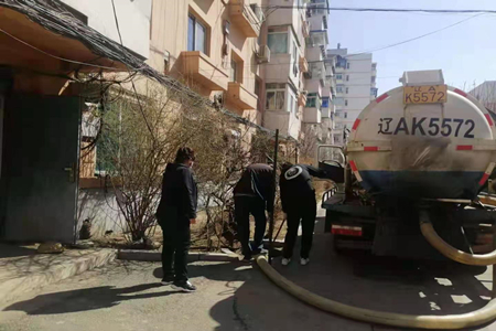 沈阳大东区长安街道园中社区管道改造不含糊 评理说事暖民心