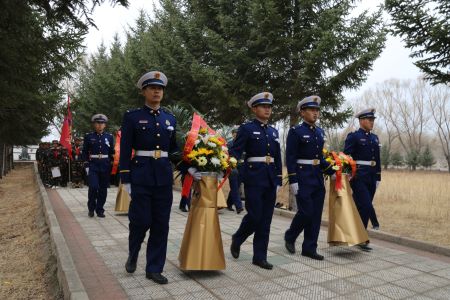 黑龙江龙江县开展缅怀先烈弘扬军魂活动