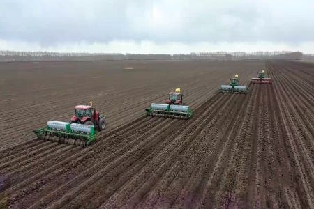 黑龙江依安县发展规模经营农业生产增动力添活力