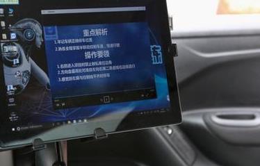 AI机器人教练教你开车，可行吗？