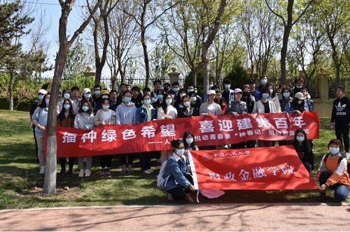 &ldquo;种春记&rdquo;- 北京志愿者与人大学子开展植树活动