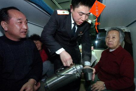 中国铁路沈阳局集团有限公司沈阳客运段全力打造舒心暖心之旅