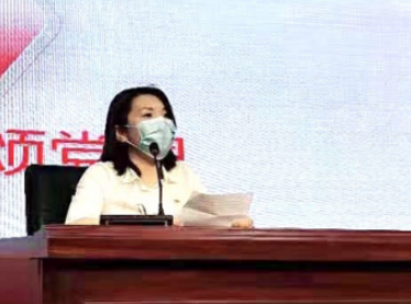 武汉青山区：百名女性绣党旗 一针一线寄深情