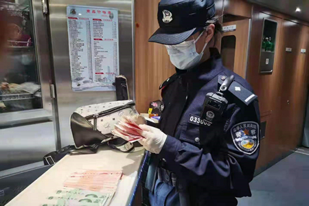 旅客遗失巨款，沈阳铁路公安局大连公安处民警多人接力归还