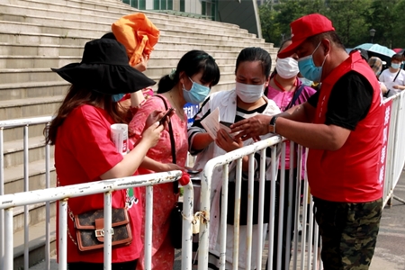 沈阳市大东区新冠疫苗接种方舱涌动的&ldquo;平安色&rdquo;