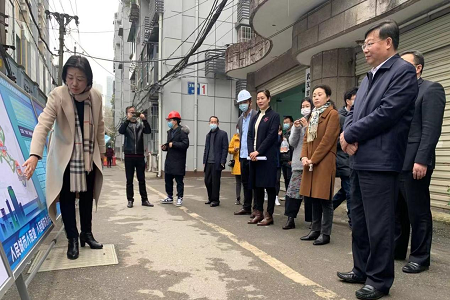 武汉市政协主席杨智一行调研江汉区老旧小区改造工作