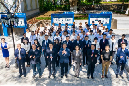 辽宁工业大学举办“中国共产党领导下的中国汽车工业发展历程”主题展览