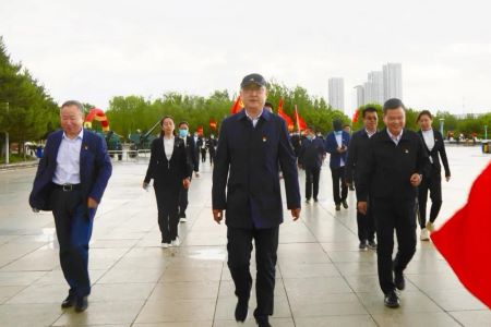 齐齐哈尔市建华区举行永远跟党走徒步行主题党日活动