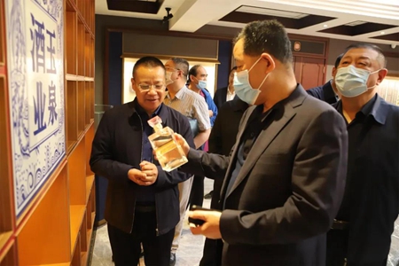 国家知识产权局商标局一行走进玉泉酒业调研商标品牌建设