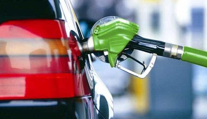 今晚24时油价上调，加满一箱多花7元