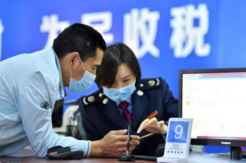从上门“跑退税”到退税“送上门” 湖北全面实行“无申请退税费”