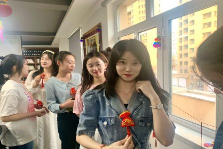 黑龙江讷河市:浓情端午飘粽香 青年人才感党恩