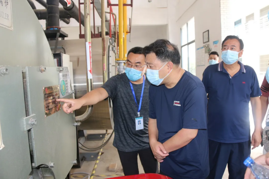 越是节假日越要防麻痹 湖北通山县市场监管局端午节巡查特种设备安全运行