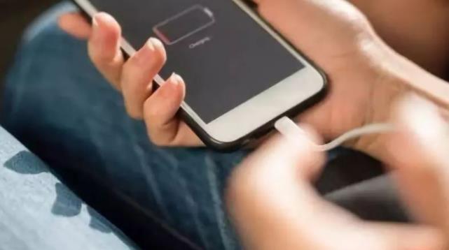 共享充电宝再涨价 用户吐槽“涨太快”