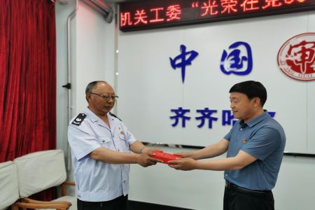 黑龙江拜泉县举行“光荣在党50年”纪念章颁发仪式